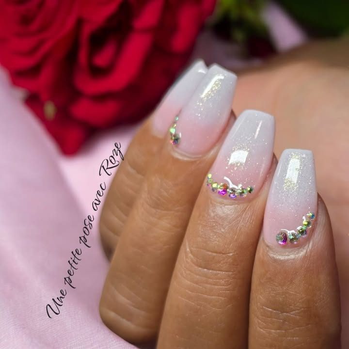 Pose capsules américaines effet babyboomer pailleté avec strass, signée Une petite pose avec Roze