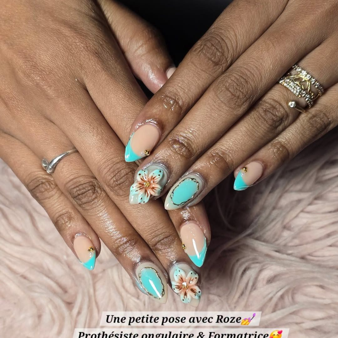 French turquoise avec fleurs peintes à la main